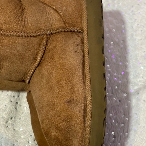 UGG Classic Short II - Picture 13 of 16